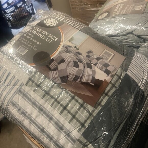 🛏️❄️ 3 PCS COMFORTER SET! - Picture 9 of 10